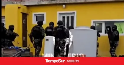 Allanan ocho viviendas en Las Heras por robo de cobre y secuestran armas