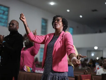 Angie Nixon, candidata socialista, ganó la interna demócrata en Florida y buscará el Senado