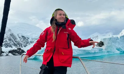 Atleta española desafía el estrecho de Magallanes en cruce invernal