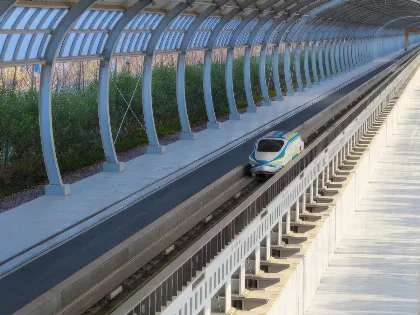China establece nuevo récord mundial con tren de levitación magnética a 800 km/h