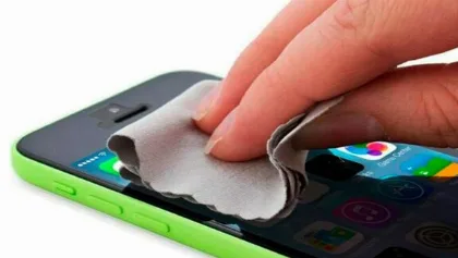Cómo limpiar el celular para devolverle brillo y cuidar sus componentes