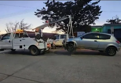 Detienen a mujer tras accidente y agresión a policías en Pico Truncado
