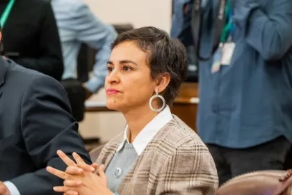 Diputada Javiera Morales cuestiona obras en aeródromo de Natales y pide plan económico