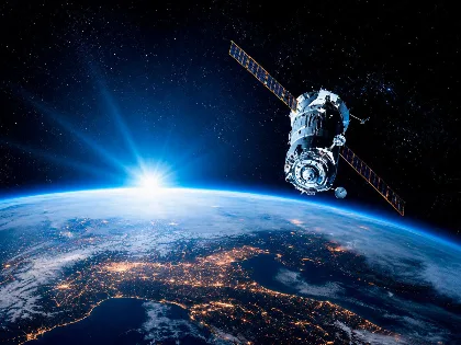 Extienden la vida útil de satélites geoestacionarios con mantenimiento en órbita