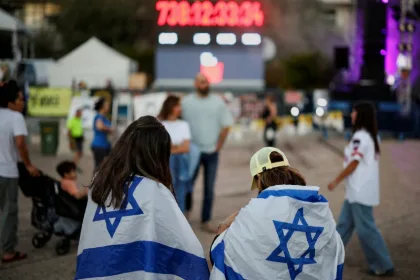 Extrema derecha e izquierda coinciden en discursos antisemitas y teorías conspirativas