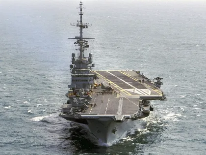 Francia vendió un portaaviones a Brasil en 2000 y 23 años después debieron hundirlo