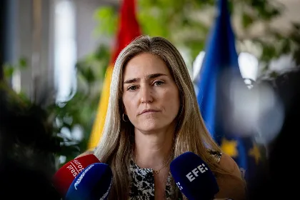 Gobierno español confirma cierre de Almaraz en 2030 y apuesta por energías renovables