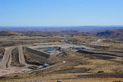 Gremios mineros en alerta por Newmont en Cerro Negro
