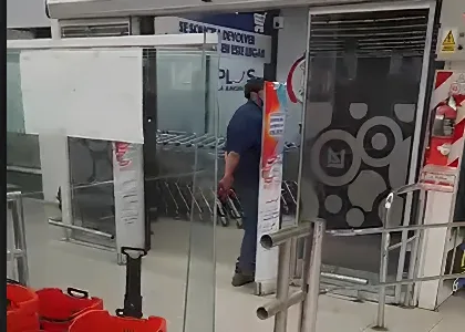 Hombre apuñalado llegó a supermercado en Río Gallegos y fue hospitalizado