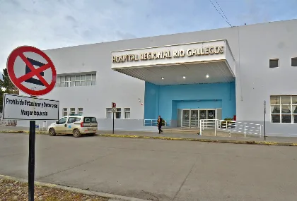 Joven con lesiones graves tras choque entre cuatriciclo y auto en Río Gallegos