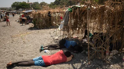 Miles de migrantes esperan en Ceuta para definir su futuro en Europa