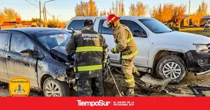 Mujer hospitalizada tras choque entre una camioneta y un auto en Puerto San Julián