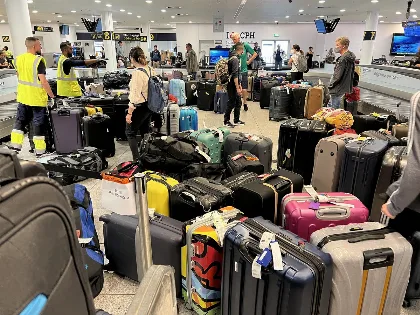 Por qué no es recomendable atar cintas a las maletas en los aeropuertos