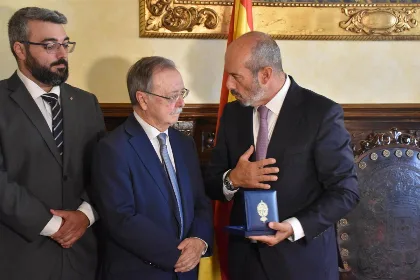 Presidente del Senado español pide marco legal para devolución inmediata en crisis migratoria de Ceuta