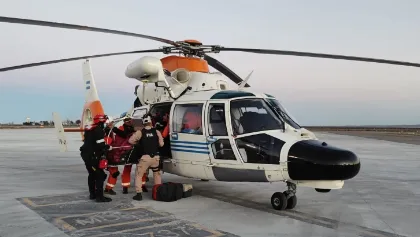 Rescatan en helicóptero a tripulante con dolor en el pecho a 194 km de la costa