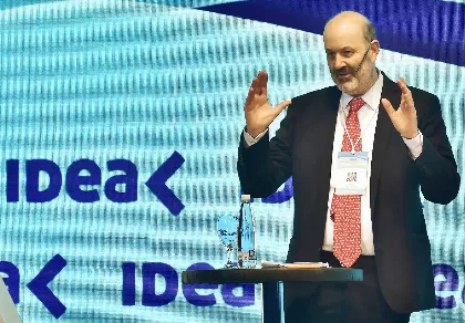 Sturzenegger reconoce caída del empleo formal en Argentina
