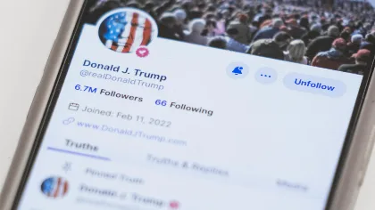Trump enfrenta demanda por cobrar acceso anticipado a publicaciones en Truth Social