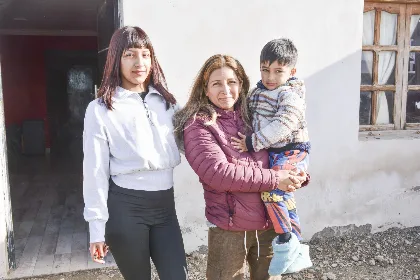 Vecina de barrio Julieta Nueva Esperanza celebra la llegada del gas natural tras casi una década