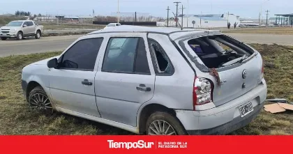 Volcó un auto en la Ruta 40 cerca de un supermercado