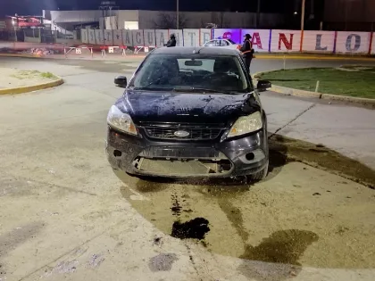 Accidente en Puerto Deseado: conductor choca contra una rotonda