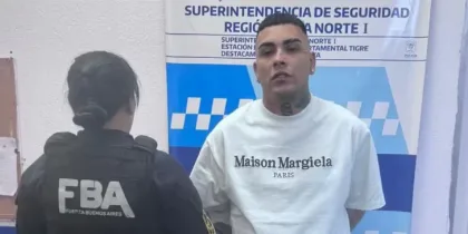 Callejero Fino sigue detenido tras declarar por tenencia de arma