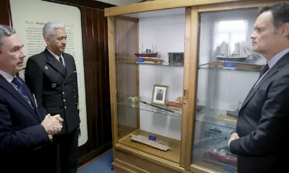 Donan cámara del piloto Pardo al Museo Naval de Punta Arenas