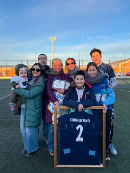Emotivo homenaje a Raúl Sandoval en la cancha Nora Vera