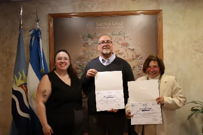 Encuentro literario en la Casa de Santa Cruz