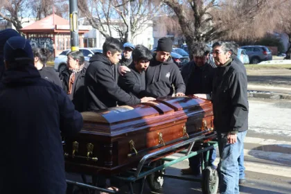 Funeral de pescador fallecido en el estrecho de Magallanes
