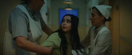 Helena, nieta de Moria Casán, debuta con escenas impactantes en la serie biográfica