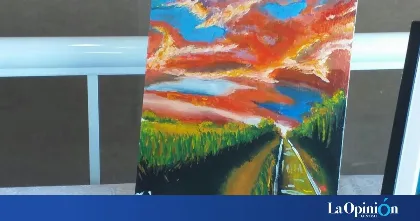 Joven de Caleta Olivia vende dibujos para financiar sus estudios