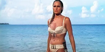 La bikini de Ursula Andress en James Bond se subastó por 300 mil dólares