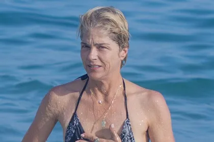 Selma Blair disfruta de la playa tras controlar los síntomas de su esclerosis múltiple