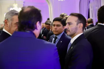 Vidal presenta oportunidades para Santa Cruz en Argentina Week en París