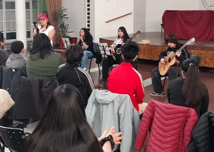 Visita de estudiantes de la Escuela Especial Nº 14 al Conservatorio de Música