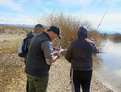 Controles más estrictos contra la pesca furtiva en Los Antiguos