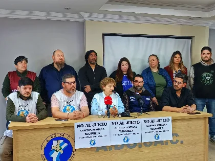 Gremios de Santa Cruz apoyan a docente en juicio por protestas