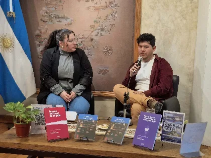 Juan Fernández presenta su primer libro en Casa de Santa Cruz