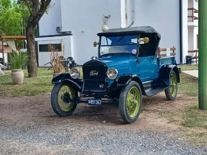Juan Moyano representa a Santa Cruz en encuentro de Ford T