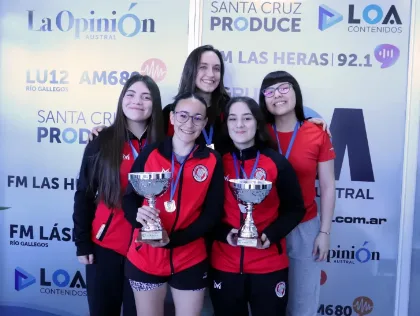 Las campeonas de hockey de Santa Cruz compartieron su experiencia en LU12 AM680