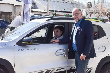 Melisa Domínguez ganó un Renault y se anuncia nuevo sorteo de vivienda