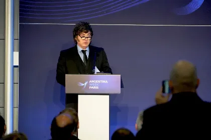 Milei se reunió con mandatarios provinciales en la OCDE